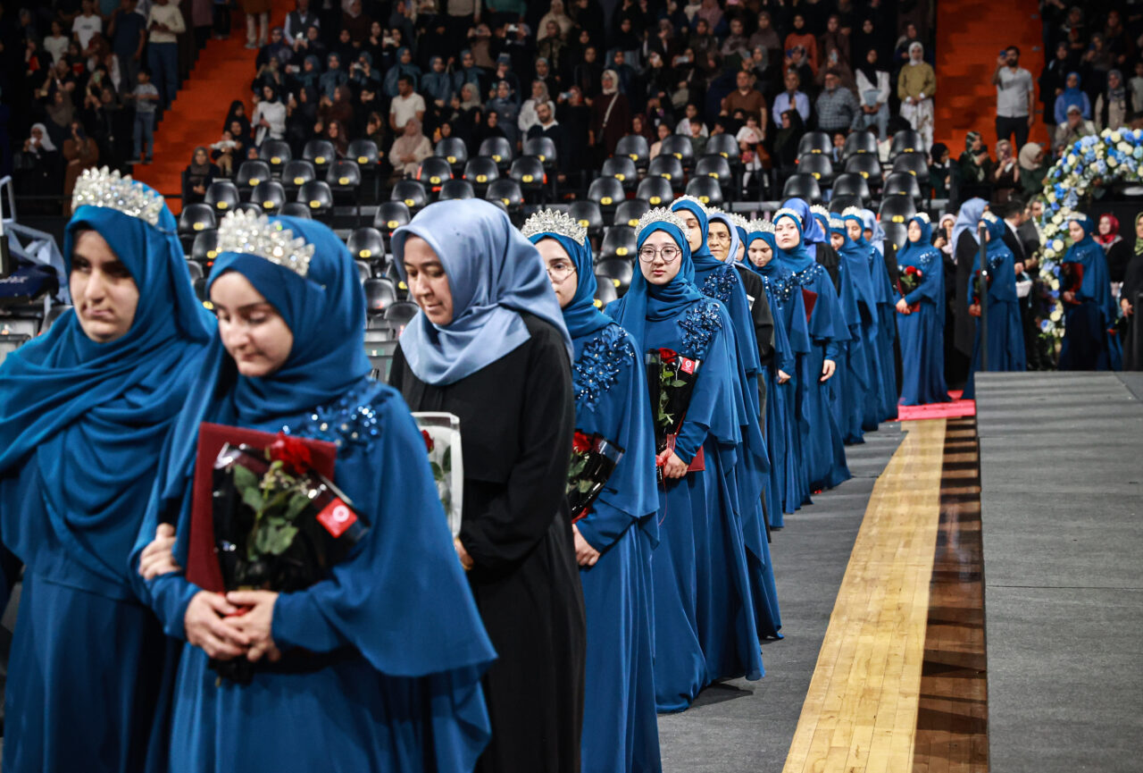 MERSİN (AA) – Mersin'de hafızlık eğitimlerini tamamlayan 260 öğrenci için