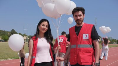 MERSİN (AA) – Mersin'de Türk Kızılay gönüllüsü üniversite öğrencileri, Kahramanmaraş'taki