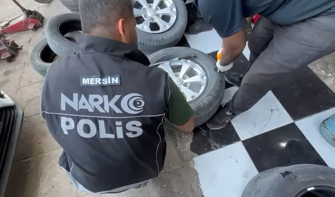 MERSİN (AA) – Mersin'de düzenlenen operasyonda pikabın lastiklerine özel düzenekle