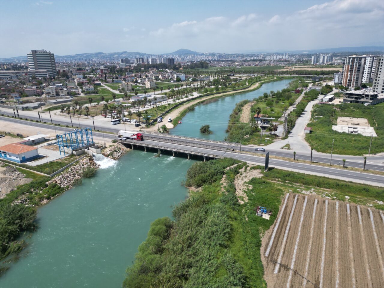 MERSİN (AA) – Mersin'in Tarsus ilçesinde şelaleye girdikten sonra kaybolan