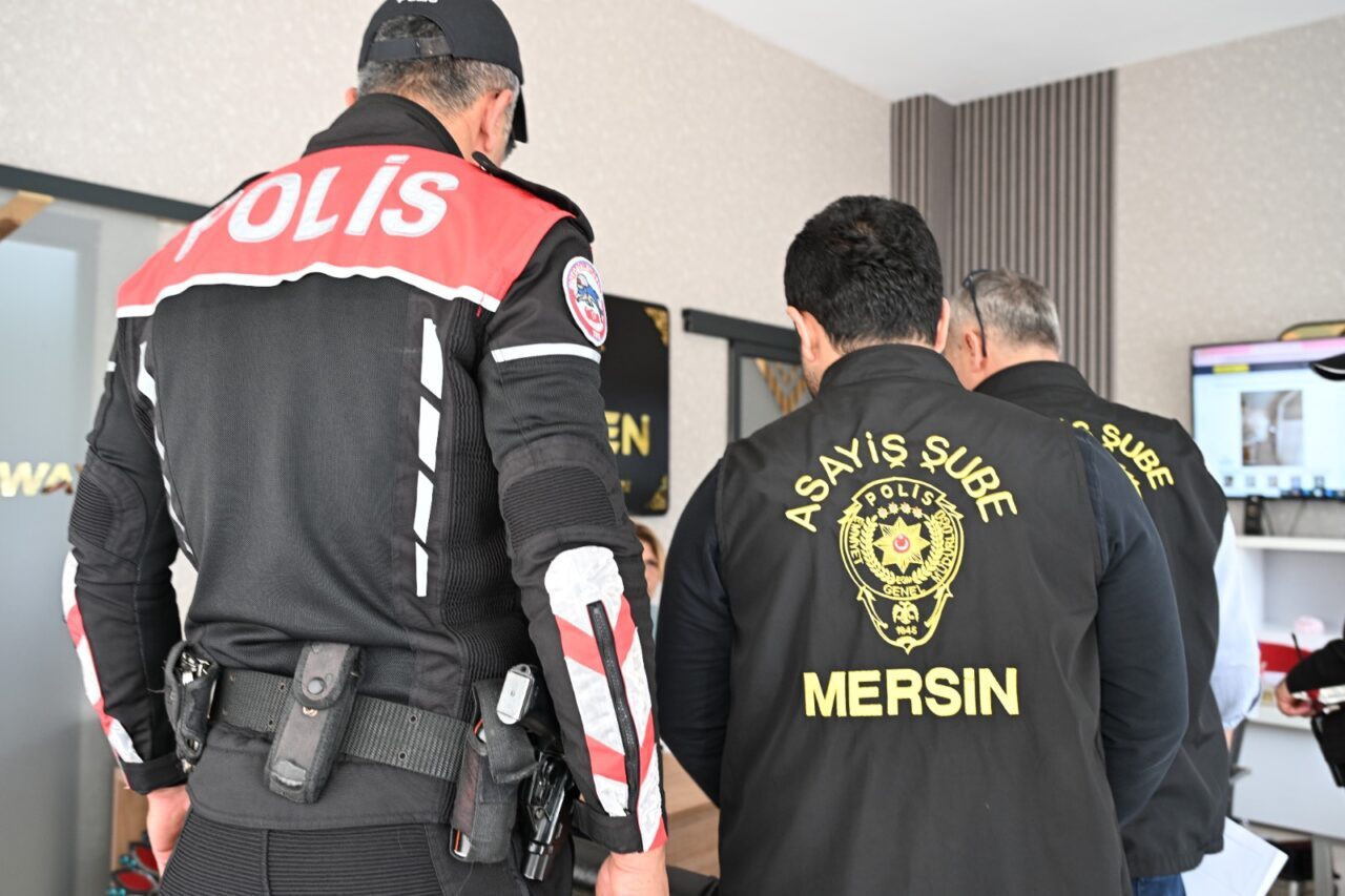 MERSİN (AA) – Mersin'de konaklama tesislerine ve kiralık araç firmalarına