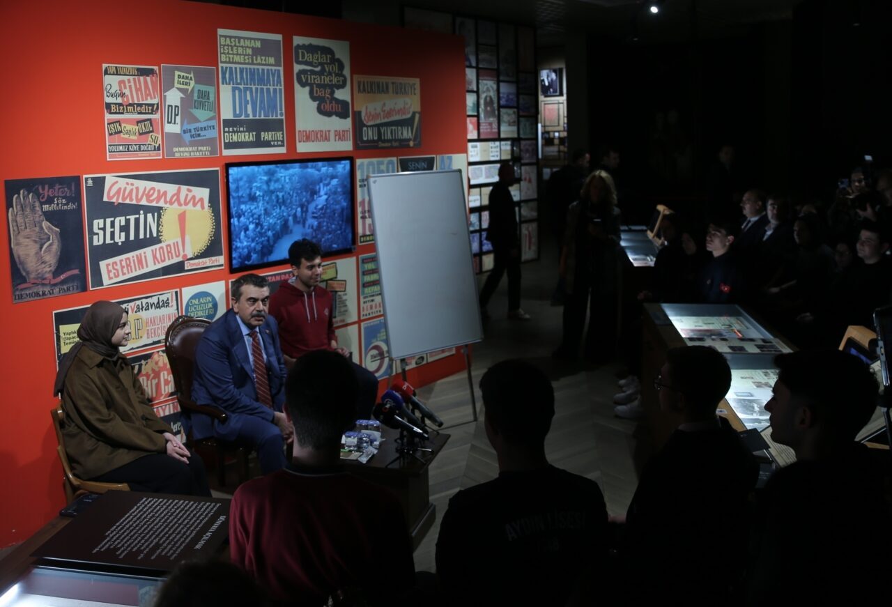 - "23 Nisan'ı biz, milli egemenliğin, Türkiye'de demokrasinin yeniden konsolide