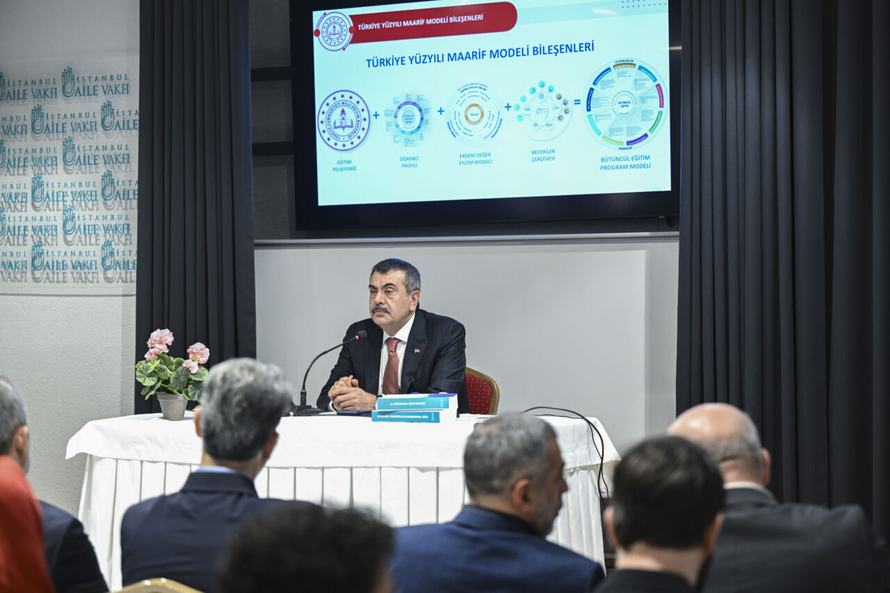 İSTANBUL (AA) – Milli Eğitim Bakanı Yusuf Tekin, İstanbul Aile