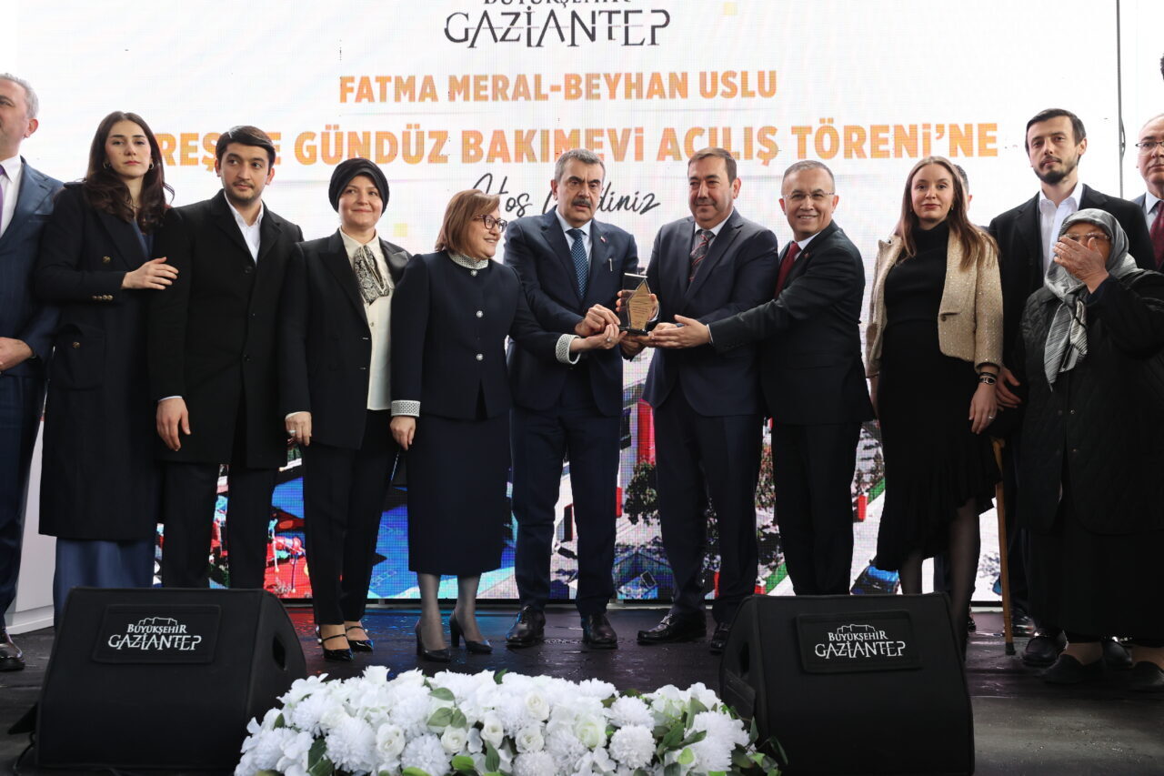 - "Milletin çoluğunu çocuğunu kandırmak, nereye gittiği belli olmayan, ne