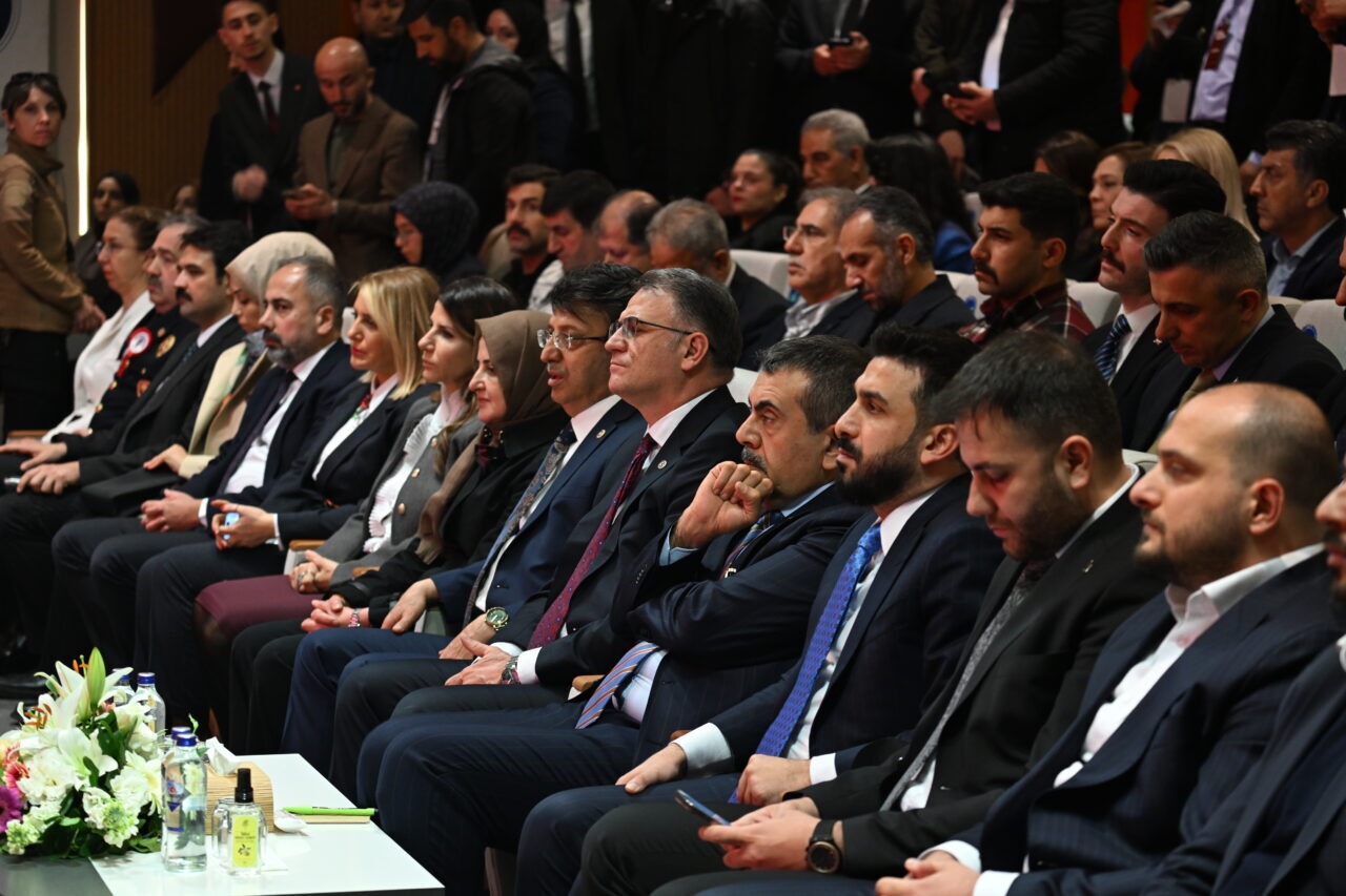 - "Milli Eğitim Bakanlığı olarak yapay zeka konusunda hem programımızı