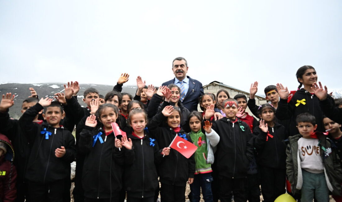 VAN (AA) – Milli Eğitim Bakanı Yusuf Tekin, Van'ın Muradiye