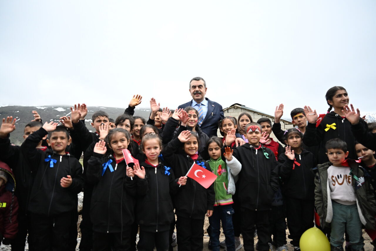 VAN (AA) – Milli Eğitim Bakanı Yusuf Tekin, Van'ın Muradiye