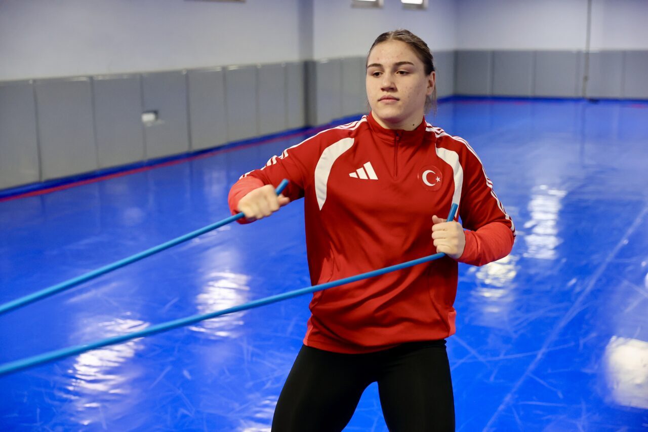 - Avrupa Büyükler Güreş Şampiyonası'nda üçüncülük elde eden Beyza Nur,