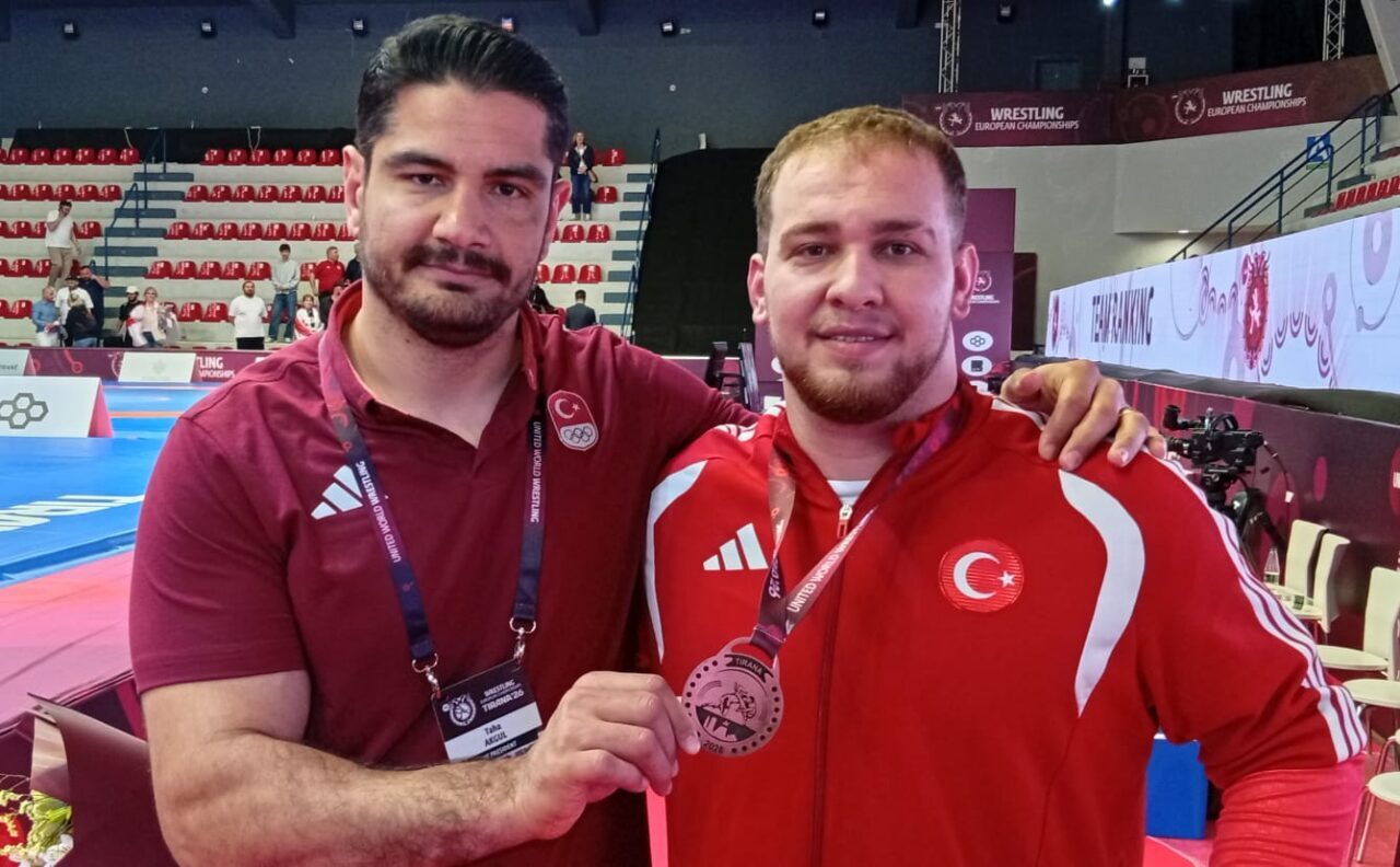 - Hakan Büyükçıngıl, serbest stil 125 kilo bronz madalya maçında
