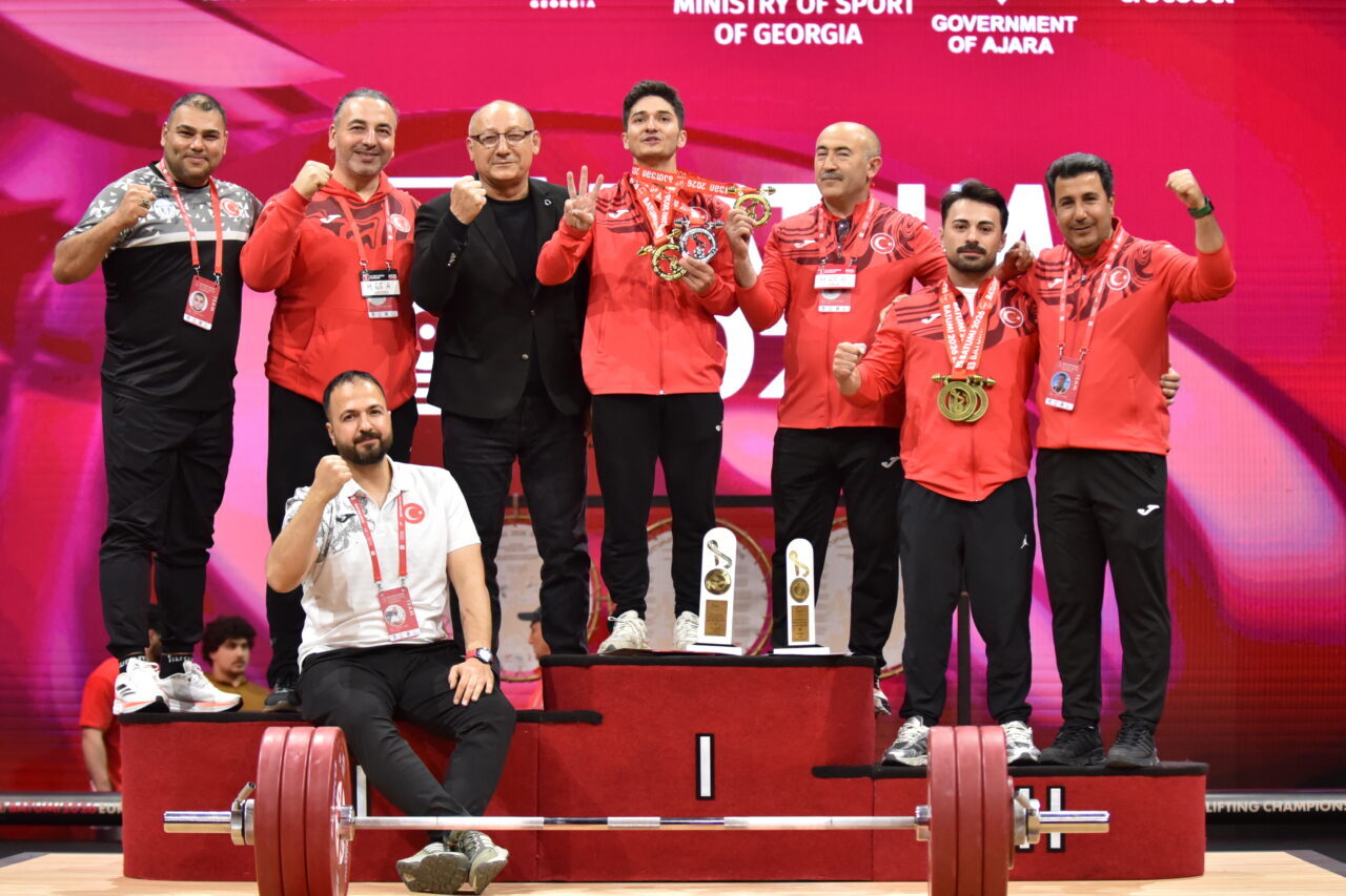 - Milli sporcu, erkekler 65 kiloda silkmede 180 kiloyla Avrupa