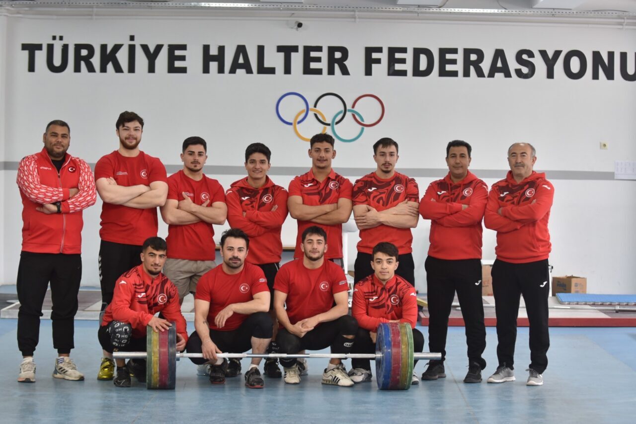 - Yarın başlayacak organizasyonda Türkiye adına 7'si kadın 15 sporcu