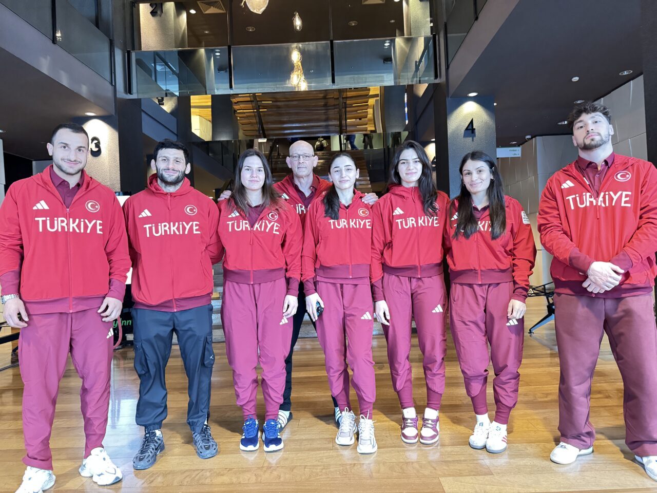 - Organizasyonda Türkiye'yi temsil edecek 6'sı kadın 12 milli sporcu,