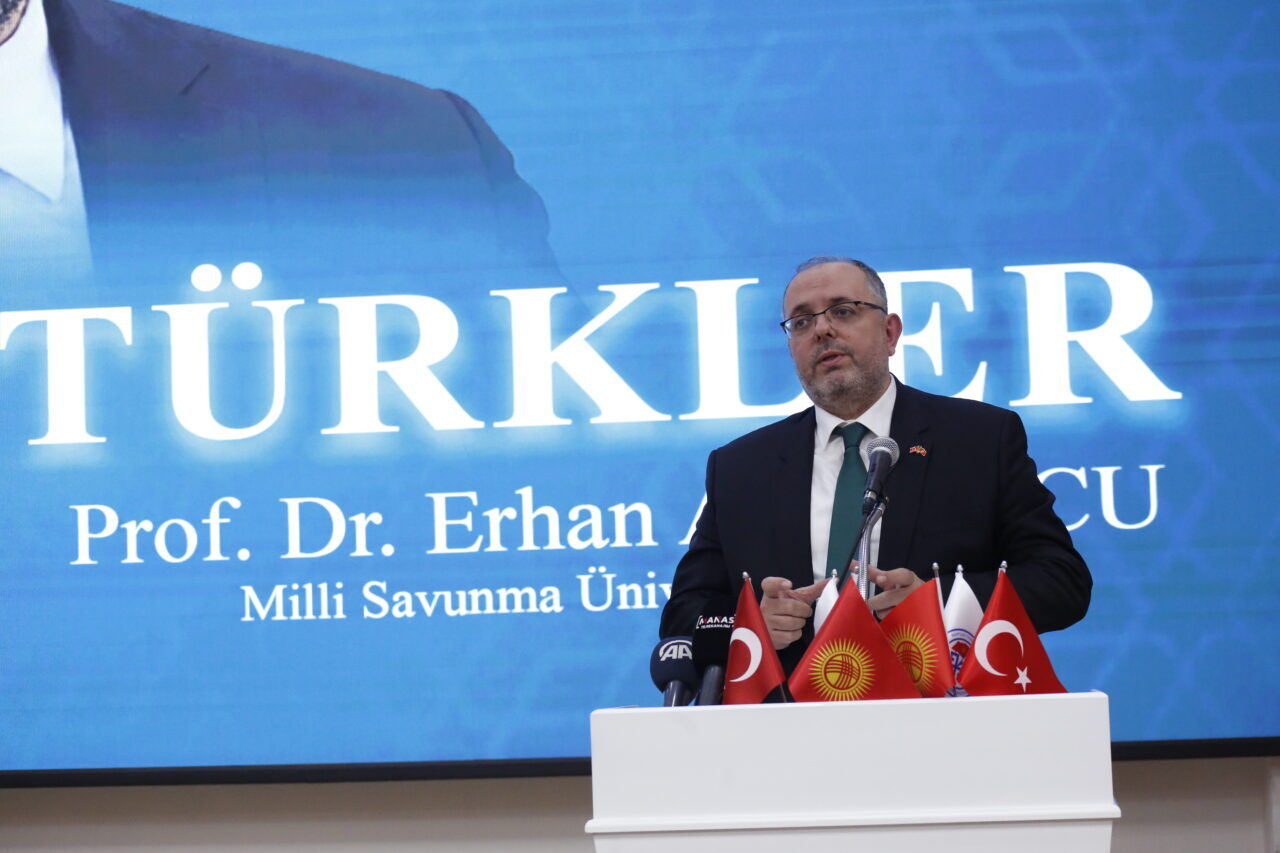 - "Türkler, yapıp kullandıkları silahlı insansız hava araçlarıyla savaşın şeklini