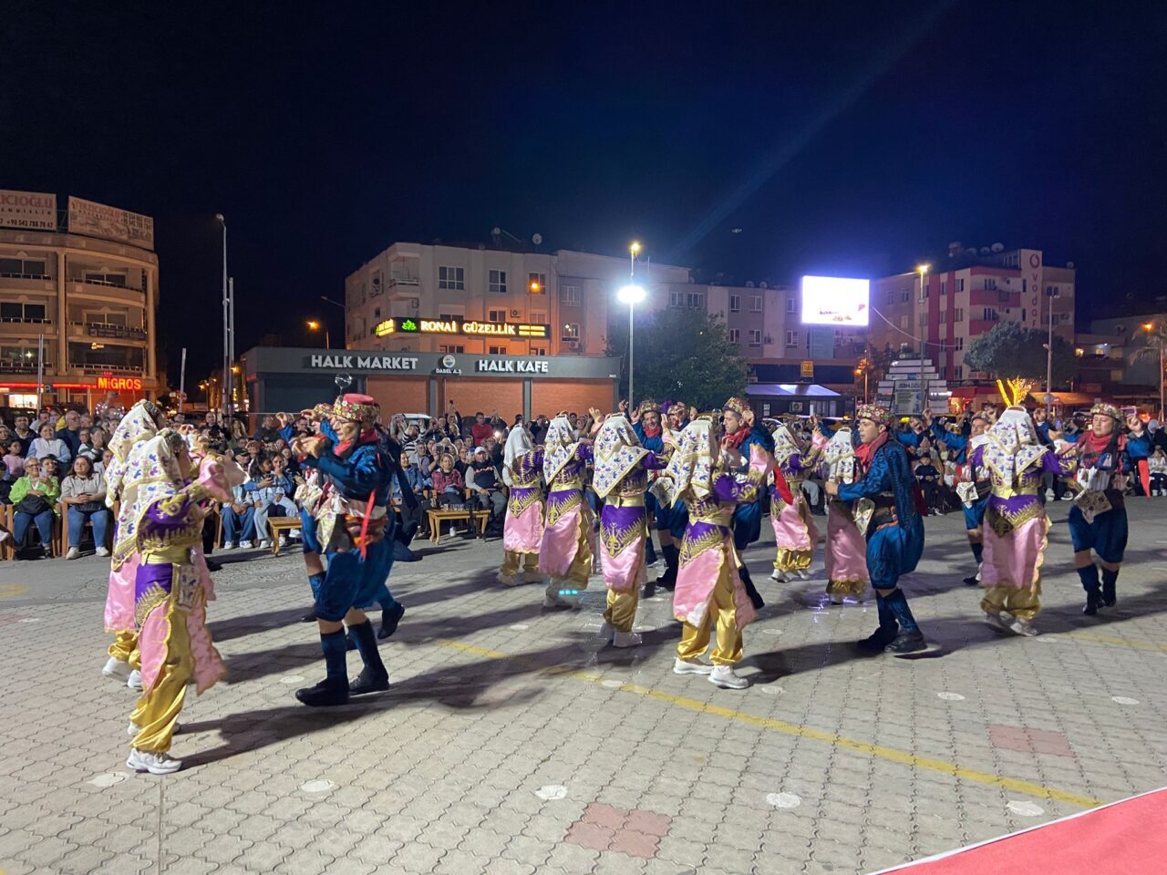 MUĞLA (AA) – Muğla'nın Dalaman ilçesinde "29 Nisan Dünya Dans