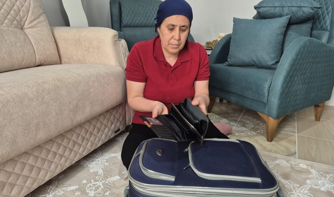 MUĞLA (AA) – Muğla'nın Dalaman ilçesinde altın bileziklerinin sahteleriyle değiştirildiğini