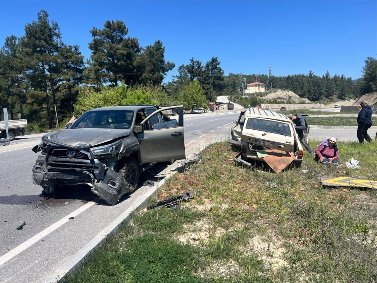 MUĞLA (AA) – Muğla'nın Menteşe ilçesinde, kamyonet ile otomobilin çarpışması