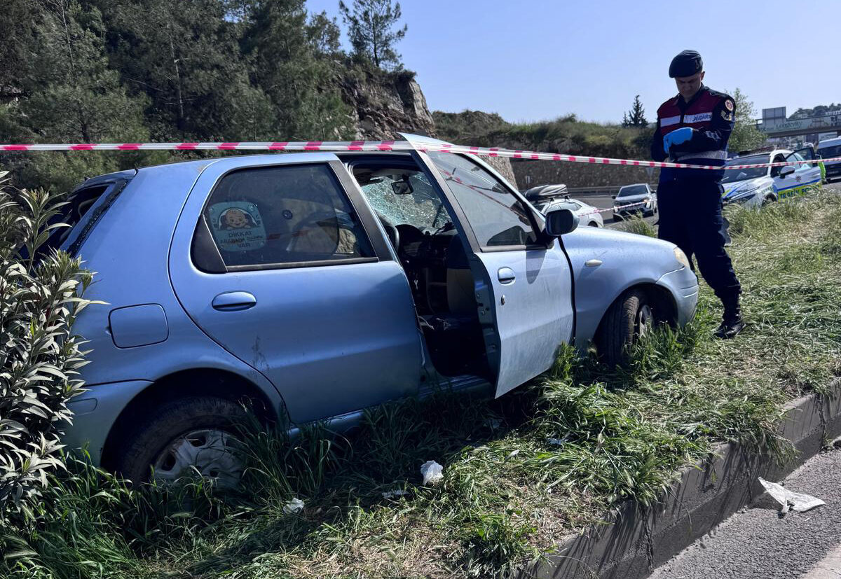 MUĞLA (AA) – Muğla'nın Milas ilçesinde kontrolden çıkarak refüje çarpan