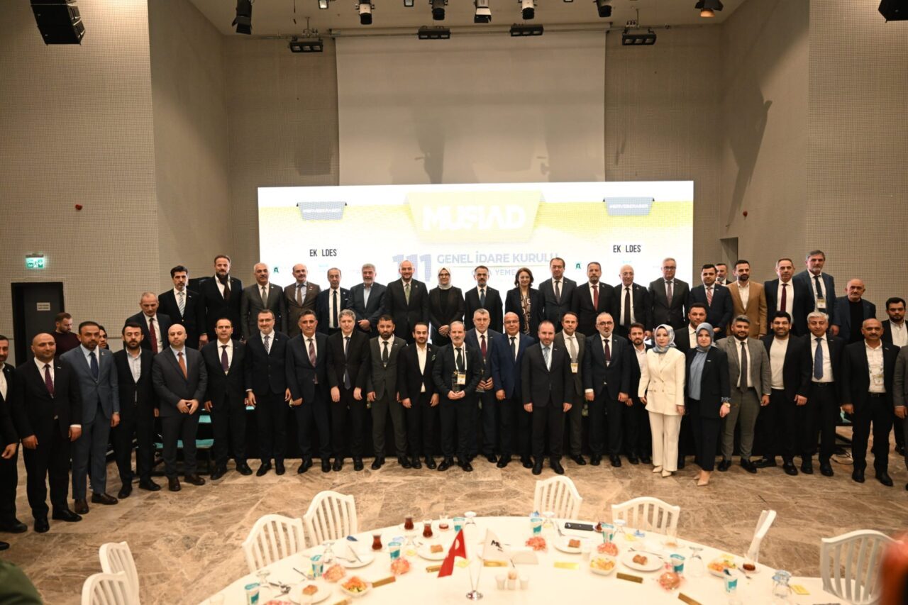 - "Taraflı tarafsız herkesin takdir ettiği, yanı başımızda, kuzeyimizde, doğumuzda,