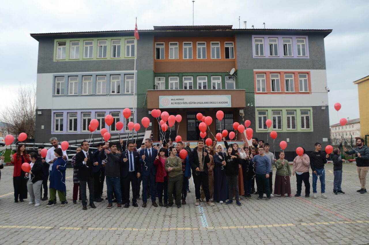 MUŞ (AA) – Muş'ta "2 Nisan Dünya Otizm Farkındalık Günü"