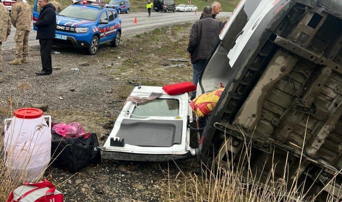 MUŞ (AA) – Muş'ta minibüsün devrilmesi sonucu 16 kişi yaralandı.