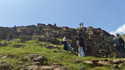 MUŞ (AA) – Muş'ta fotoğraf kursuna katılan üniversite öğrencileri, usta