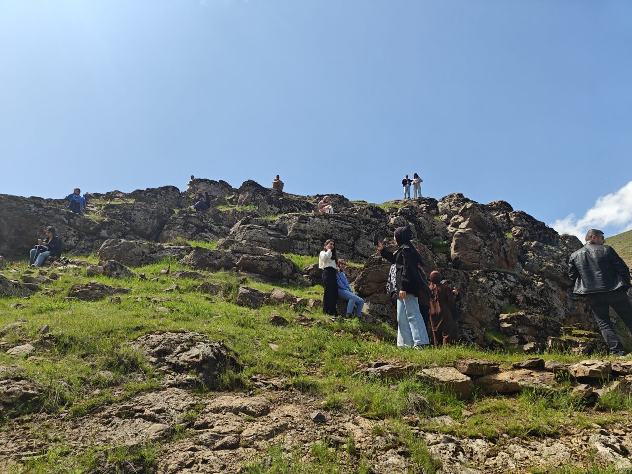 MUŞ (AA) – Muş'ta fotoğraf kursuna katılan üniversite öğrencileri, usta