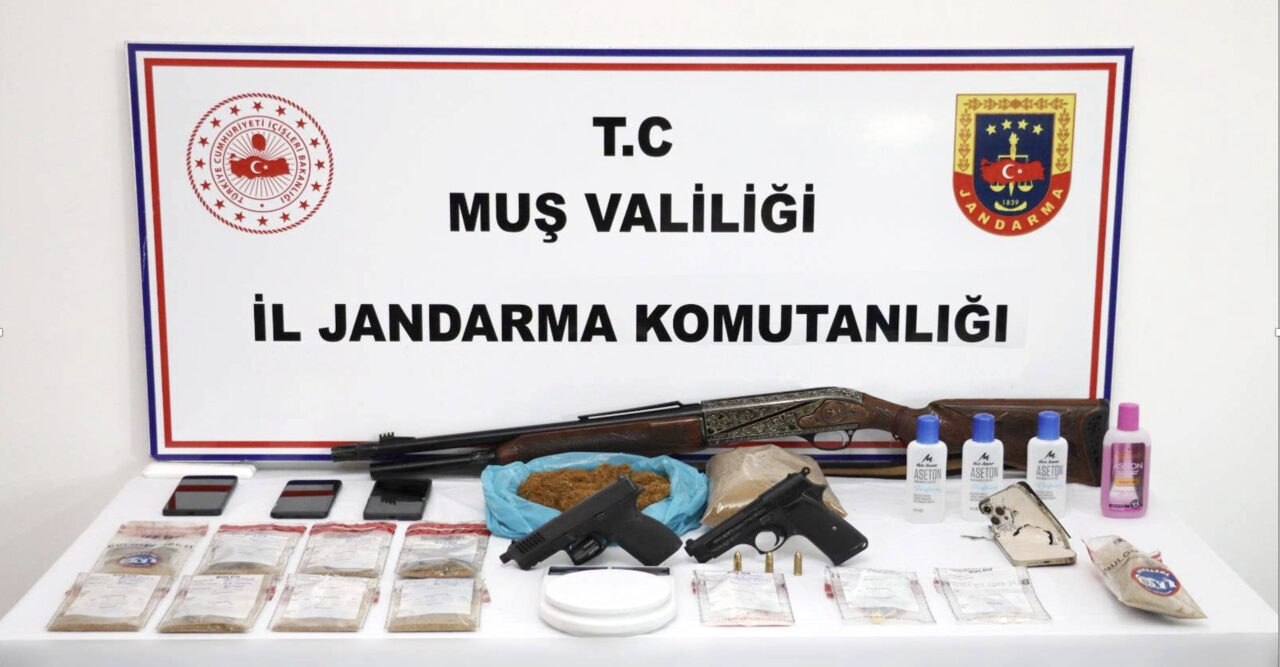MUŞ (AA) – Muş'ta jandarma ekiplerince düzenlenen uyuşturucu operasyonunda gözaltına