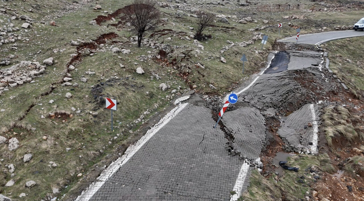 ADIYAMAN (AA) – Adıyaman'ın Kahta ilçesinde bulunan Nemrut Dağı'nda göçük