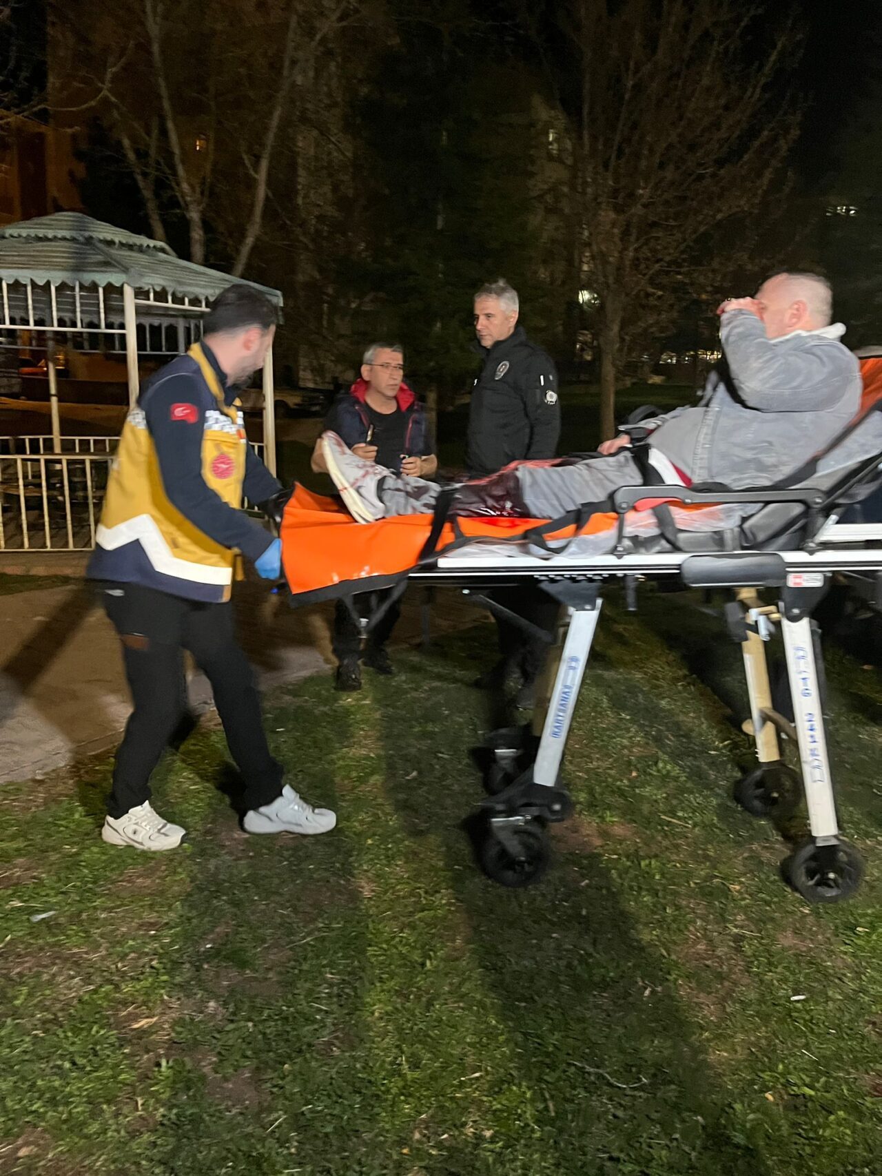 NEVŞEHİR (AA) – Nevşehir'de bir parkta çıkan bıçaklı kavgada 3