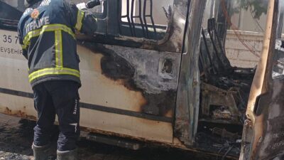 NEVŞEHİR (AA) – Nevşehir'de park halindeki minibüste çıkan yangın, itfaiye