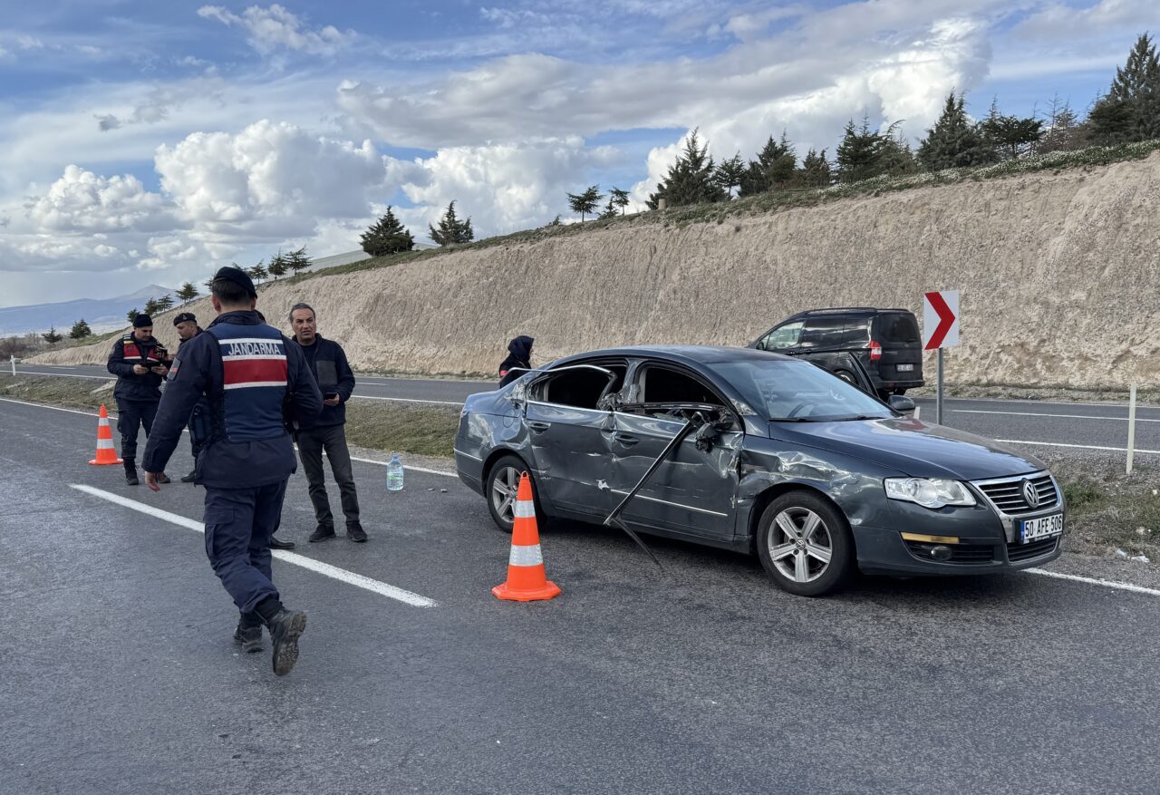 NEVŞEHİR (AA) – Nevşehir'de tırla çarpışan otomobildeki 2 yaşındaki çocuk