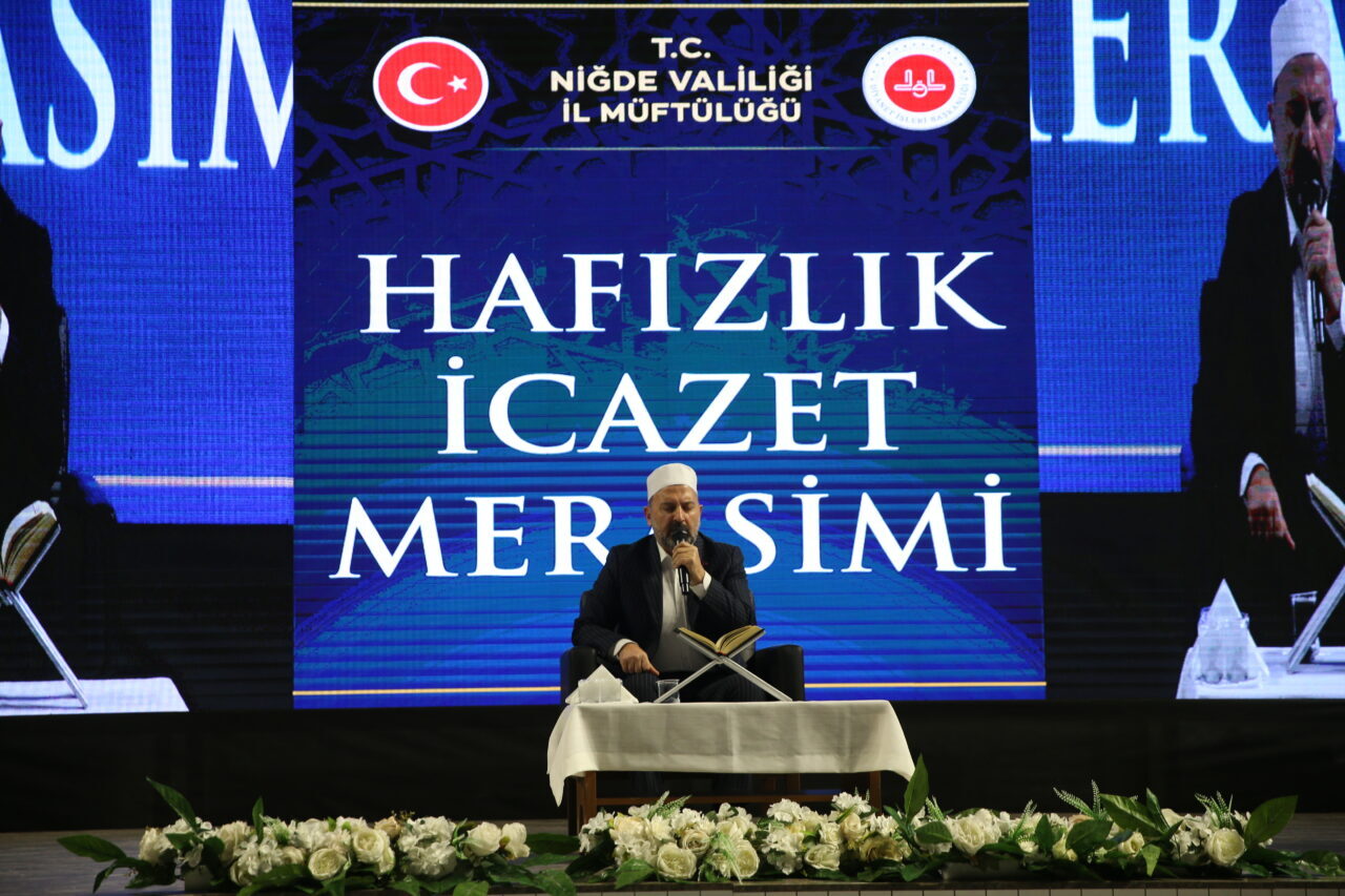 NİĞDE (AA) – Niğde'de eğitimlerini tamamlayan 111 hafız için icazet