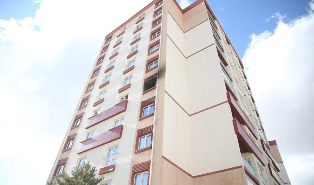 NİĞDE (AA) – Niğde'de apartman dairesinde çıkan yangın, itfaiye ekiplerince