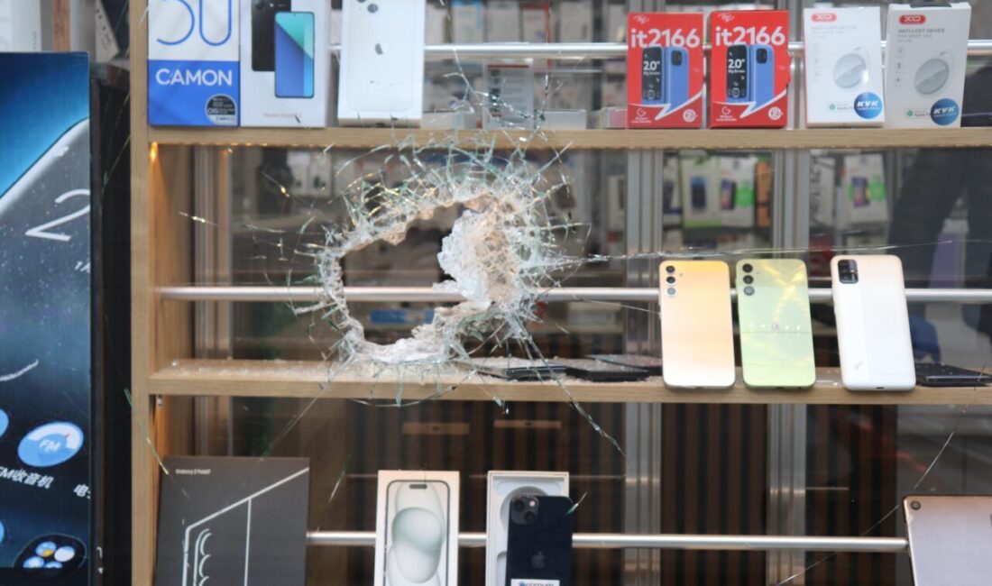 ORDU (AA) – Ordu'nun Ünye ilçesinde iş yerinin camını kırarak