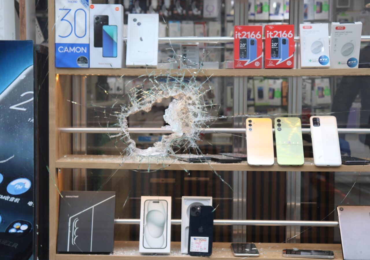 ORDU (AA) – Ordu'nun Ünye ilçesinde iş yerinin camını kırarak