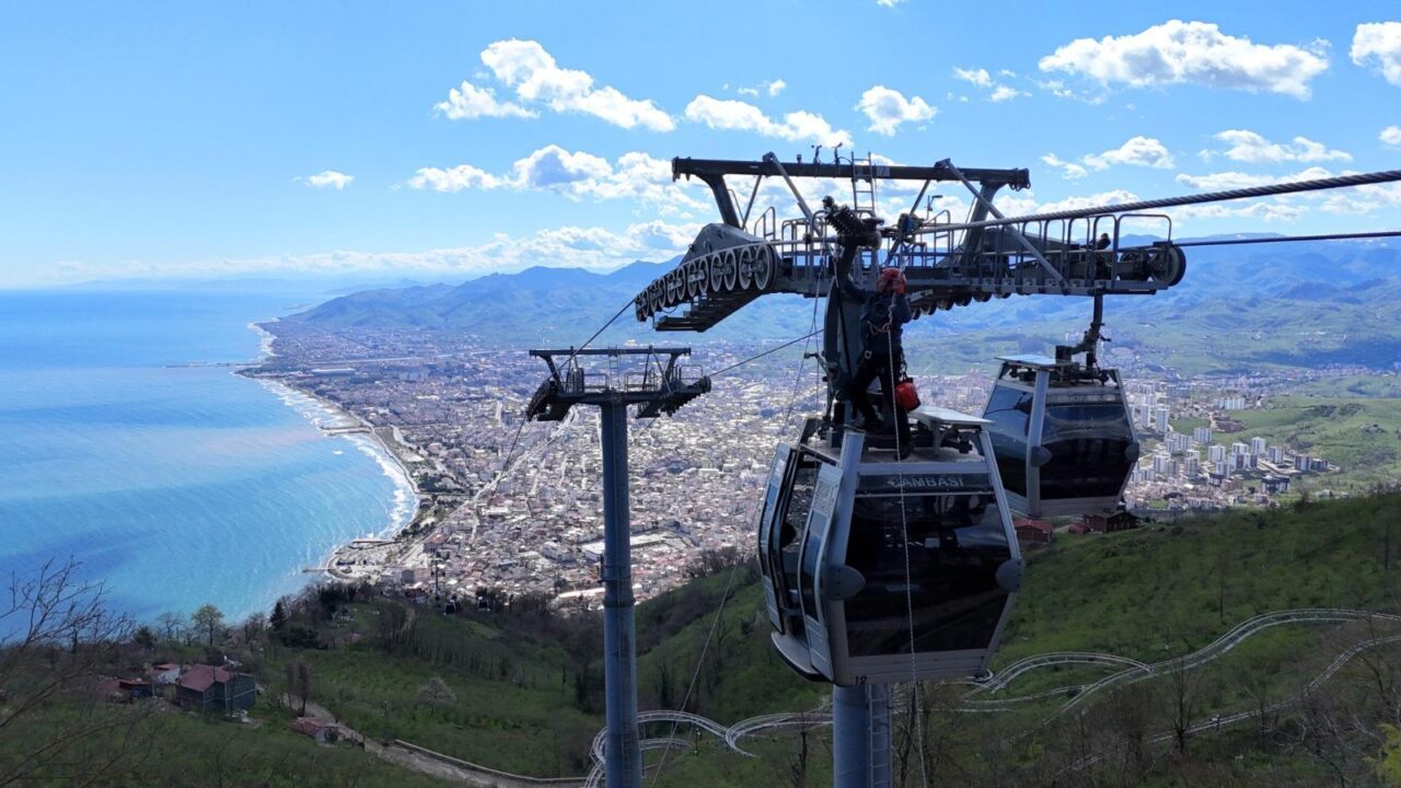 ORDU (AA) – Ordu'da teleferik hattında kurtarma tatbikatı gerçekleştirildi. Büyükşehir