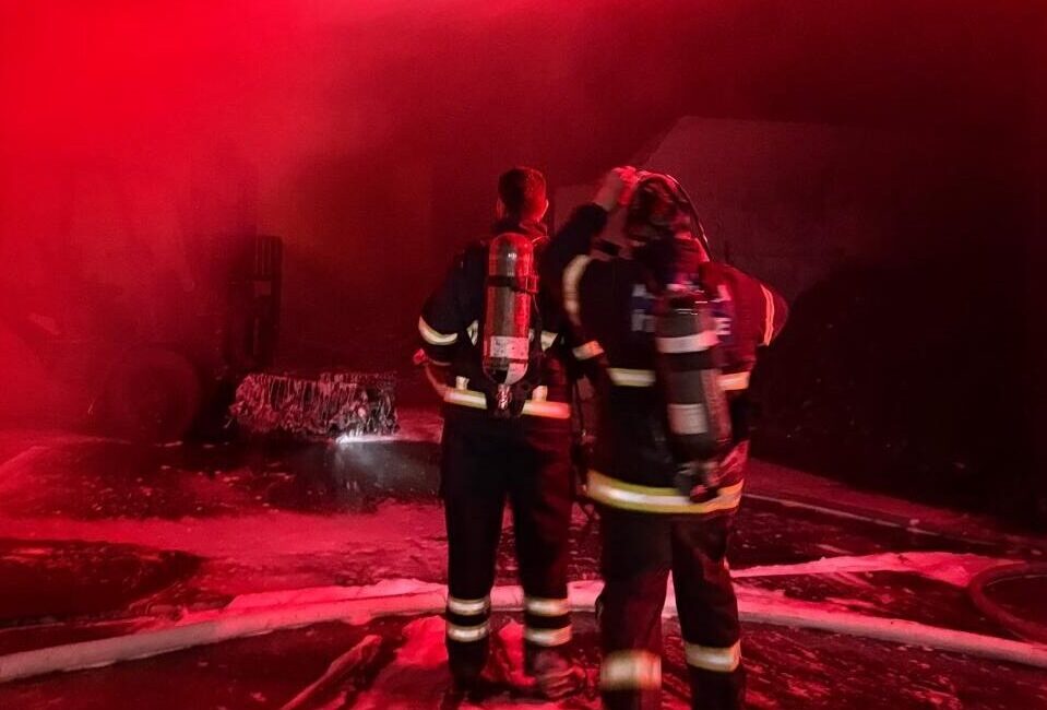 OSMANİYE (AA) – Osmaniye'nin Kadirli ilçesinde geri dönüşüm tesisinde çıkan