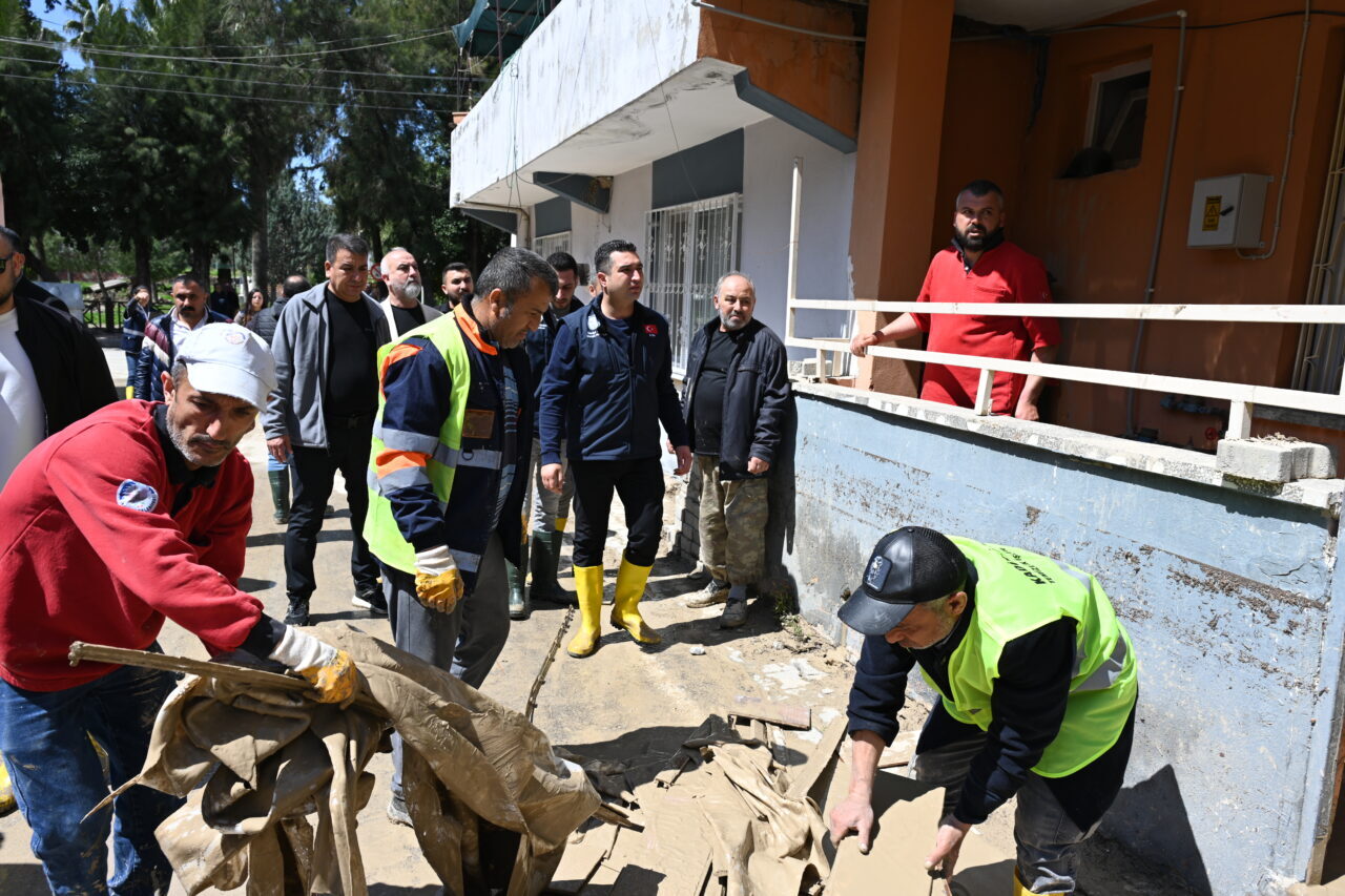 OSMANİYE (AA) – Osmaniye'nin Kadirli ilçesinde etkili olan sağanakta Bülbül