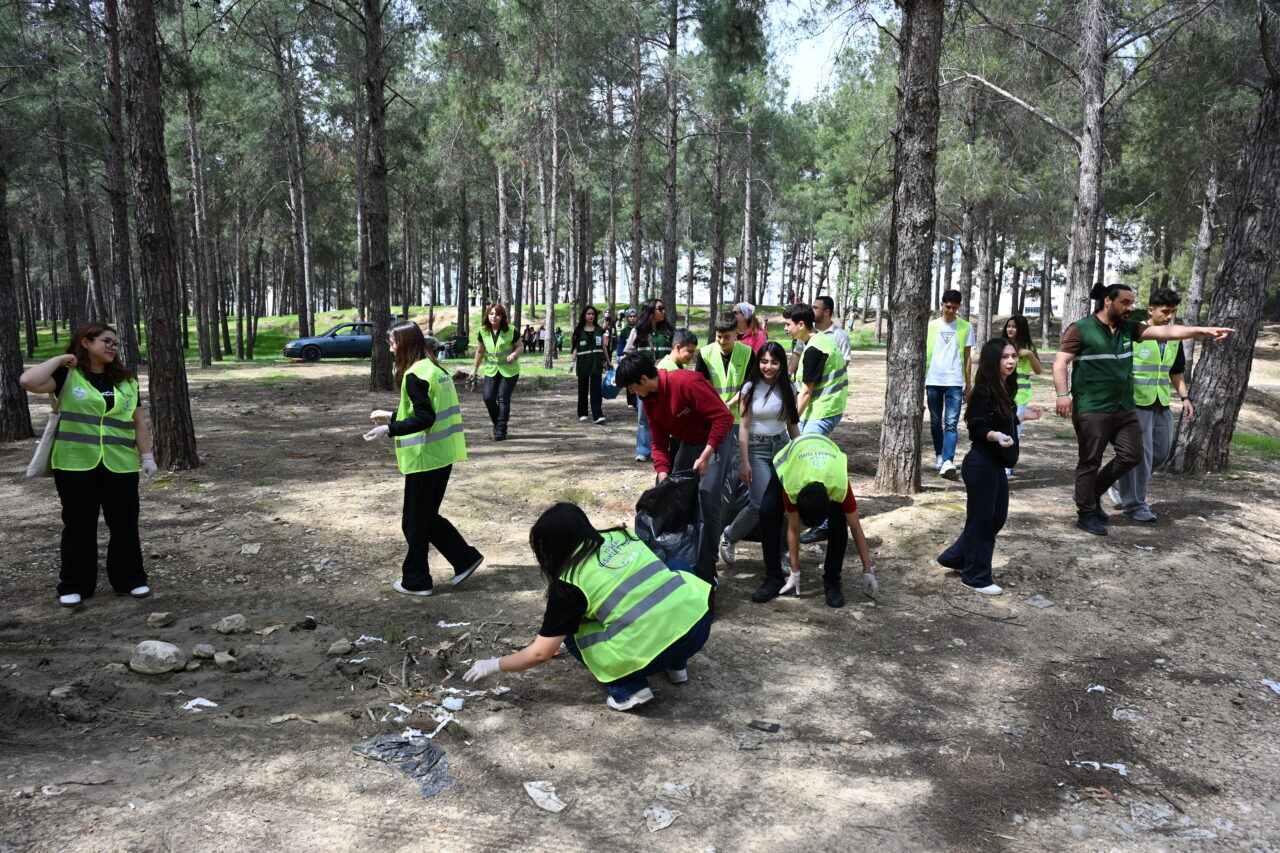 OSMANİYE (AA) – Osmaniye'nin Kadirli ilçesinde, Yeşilay gönüllüleri, şehit aileleri