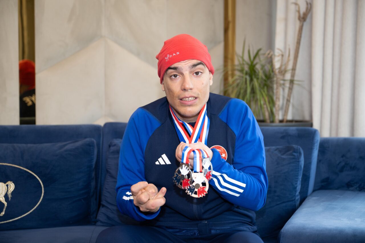 - Otizmli milli kayakçılar Muhsin Murat ve Aliye Zeynep Bingül,