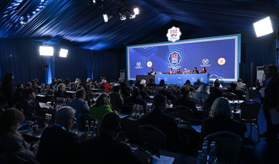 - Avustralya Senatosu Üyesi Mary O'Neill:
- "Şu an üzerinde mutabık