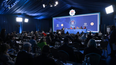 - Avustralya Senatosu Üyesi Mary O'Neill:
- "Şu an üzerinde mutabık