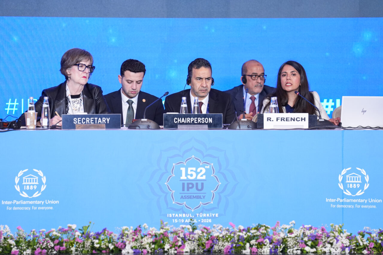 - Kanada Senatosu Üyesi Salma Ataullahjan:
- "Hiçbirimiz 1945'te yaşamıyoruz artık.