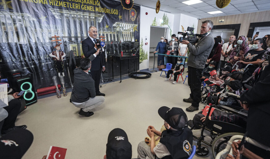- Cumhurbaşkanlığı Koruma Hizmetleri Genel Müdürü Ramazan Bal:
- "Bayram kutlamak,