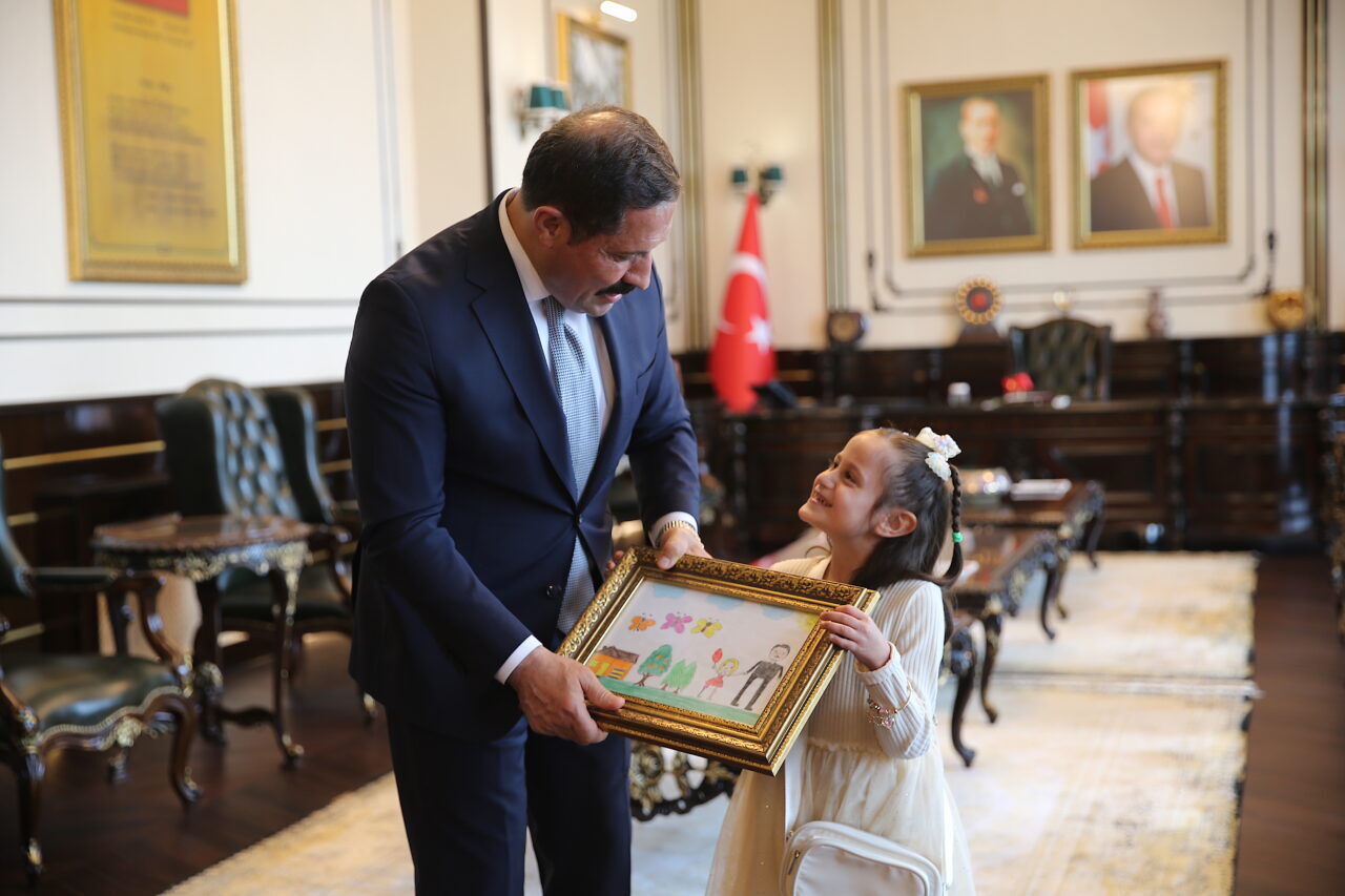 HATAY (AA) – Hatay'da 6 Şubat 2023'teki depremlerde kaybettiği sağ