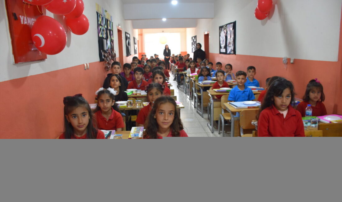 ŞIRNAK (AA) – Ressam Melis Doğan, "Doğanın Çiçeklerine Açılan Kapı"