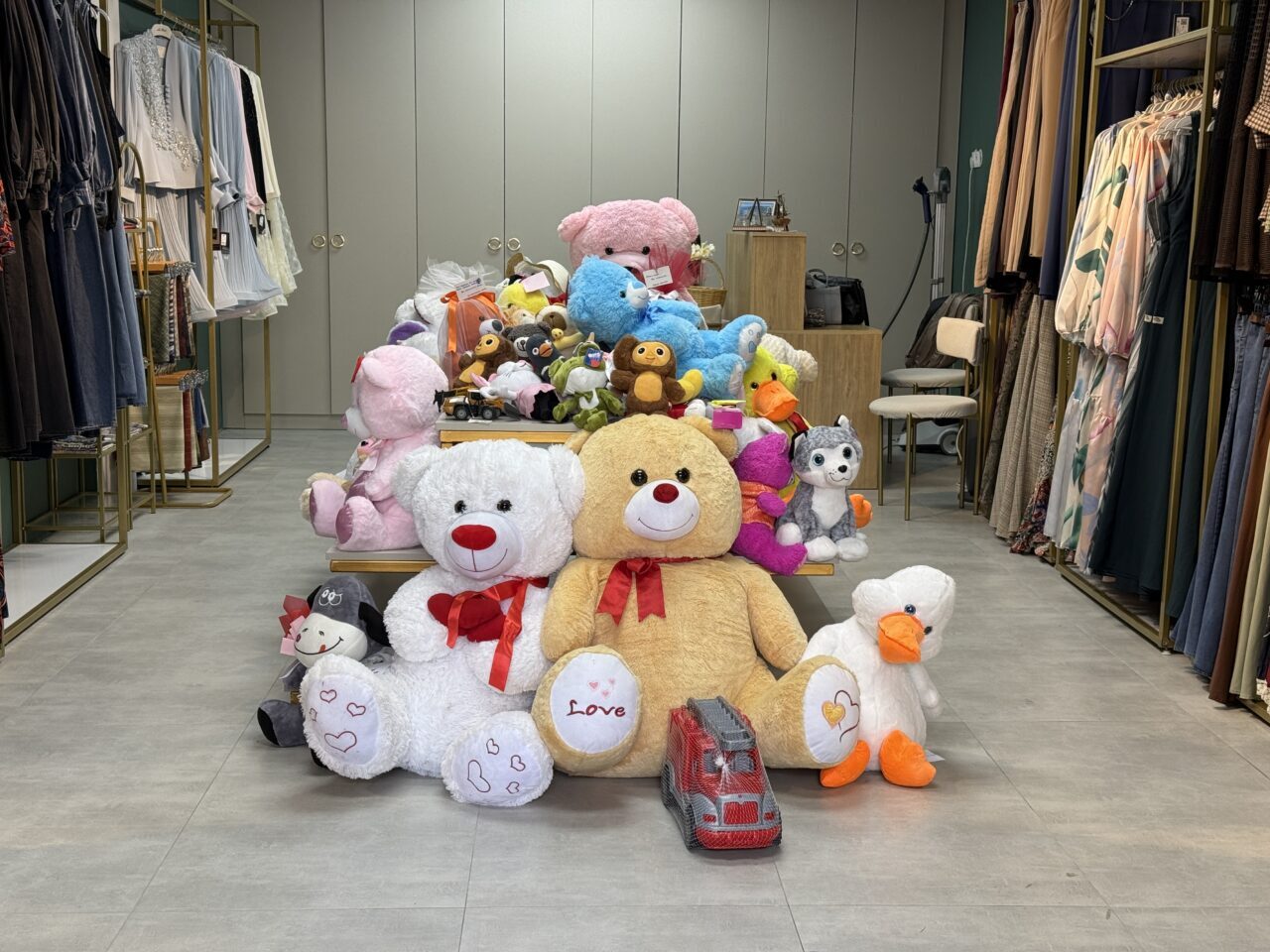 RİZE (AA) – Rize'de iş yerinin açılışına gelecek davetlilere çiçek