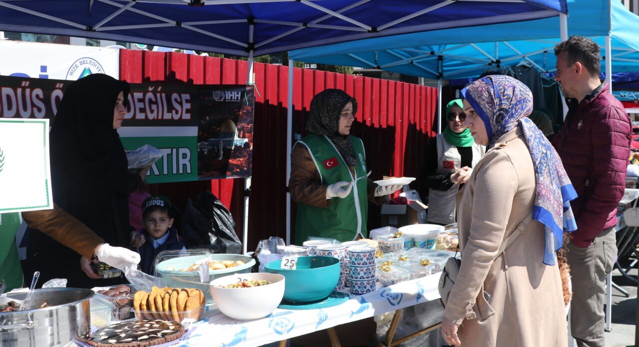 RİZE (AA) – Rize'de bir araya gelen vatandaşlar, Küresel Sumud