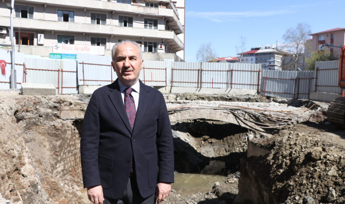 RİZE (AA) – Rize'de yol düzenleme çalışmalarında tarihi taş kemerli