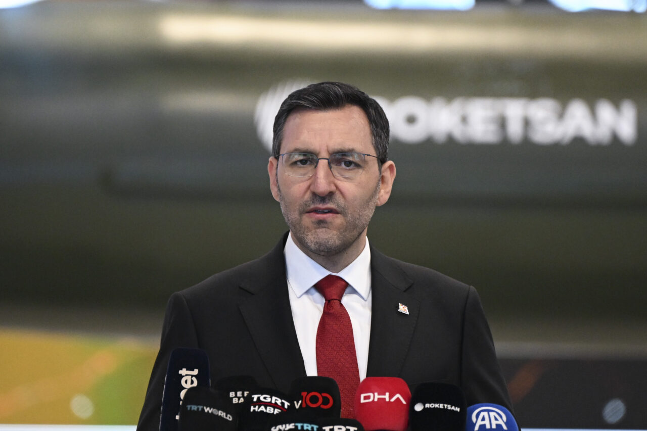 - "Toplamda 1 milyar dolarlık bir yatırımı hayata geçirmiş olduk.